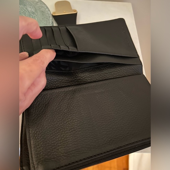 Michael Kors COLLECTION Buttery Soft Leather Continental Wallet (Like New) - Picture 10 of 14